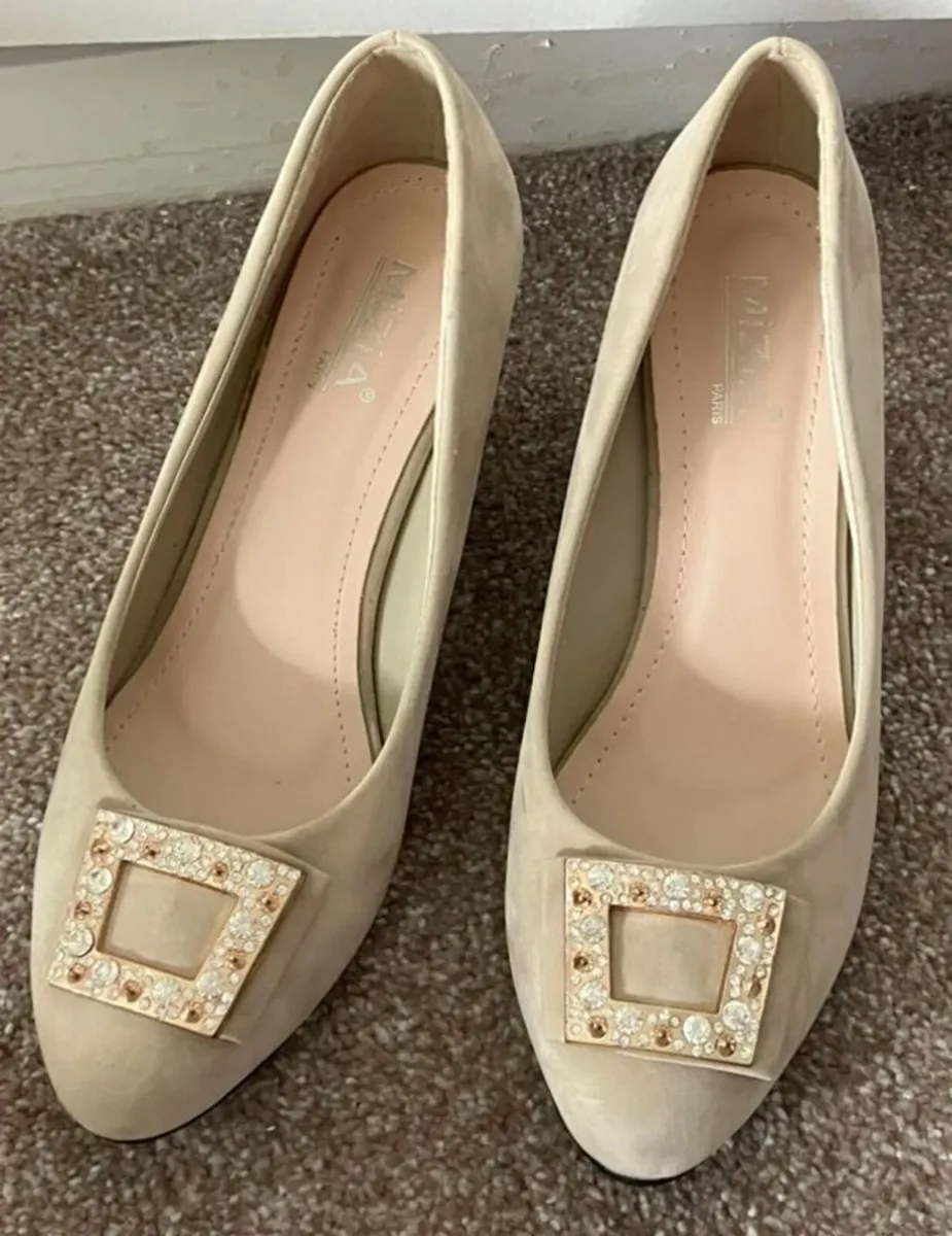 Ladies Shoes - Image 1