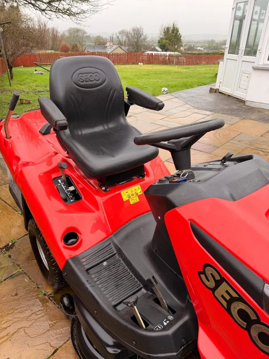 Ride on Lawnmower - Image 4