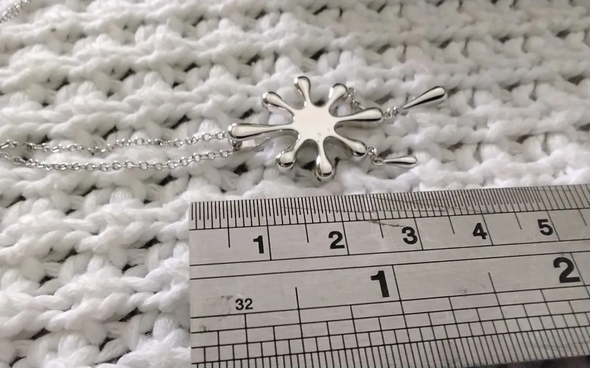 Sterling silver daisy splash pendant new condition - Image 4
