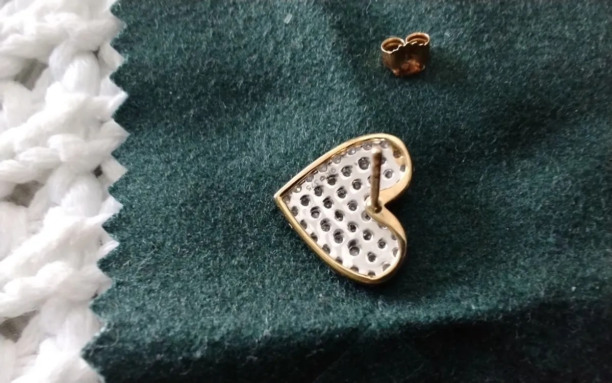 9ct gold diamond hearts stud earrings 1ct - Image 3