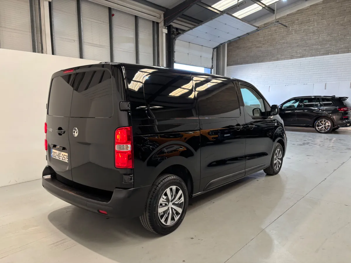 Vivaro 2900 L1 H1 Twin Door - Image 3