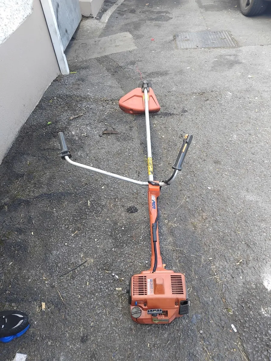 Husqvarna 232R grass strummers running well - Image 3