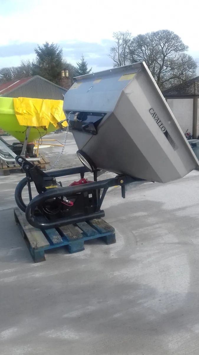 Cavallo Fertiliser Spreader - Image 3