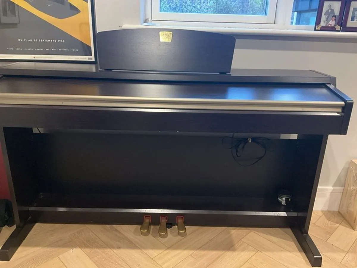 The Yamaha Clarinova CLP 220 Digital Piano - Image 2