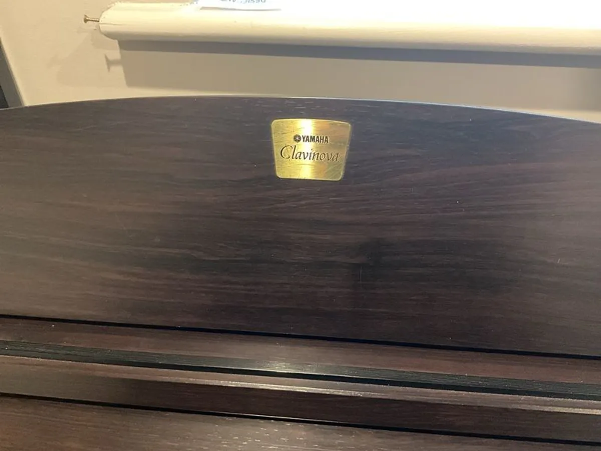 The Yamaha Clarinova CLP 220 Digital Piano - Image 1