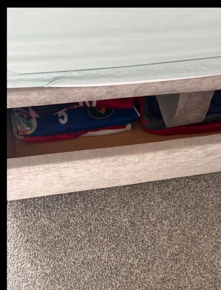 Double divan bed with storage drawers - Image 2