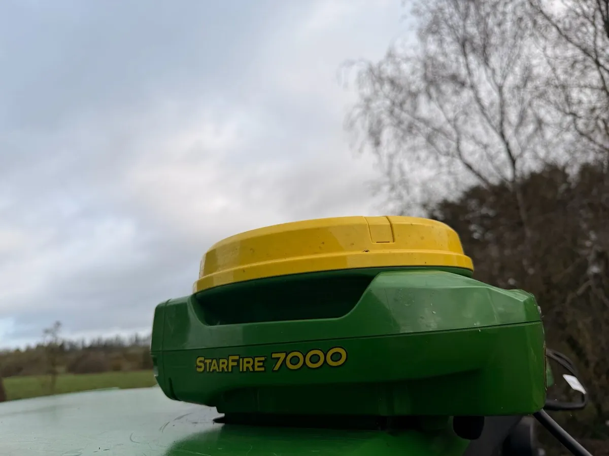 John Deere GPS 4640 Screen  & SF 7000 Reveiver - Image 3