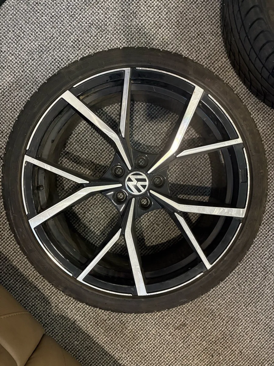 4 X 20” Estoril Alloys with Fresh Tyres - Image 1