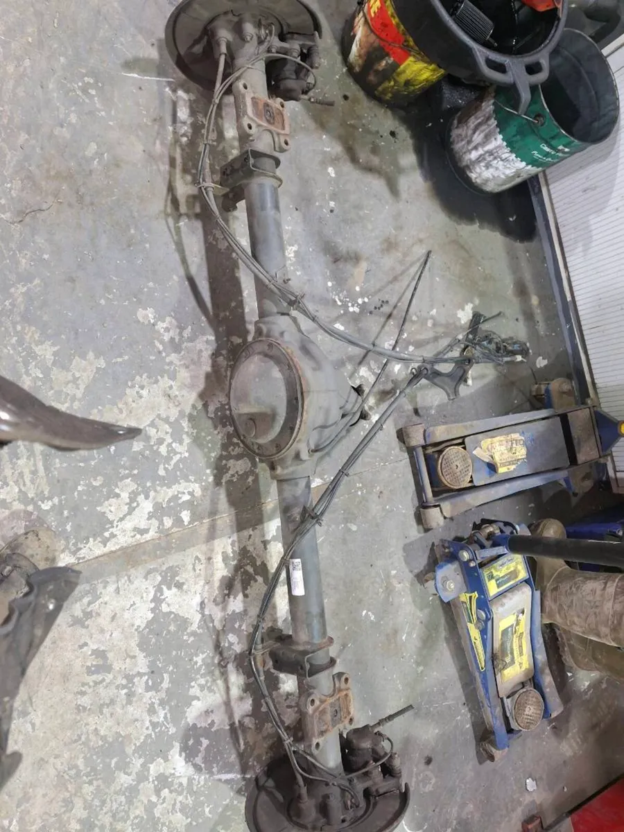 Volkswagen Crafter Back Axel - Image 1