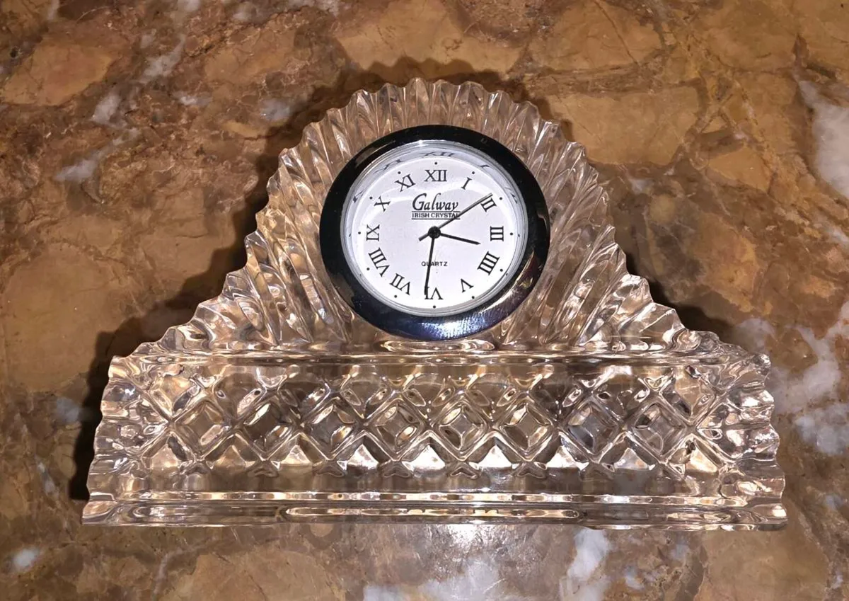 MINATURE GALWAY CRYSTAL, 5"Tall Vintage Clock ! - Image 3