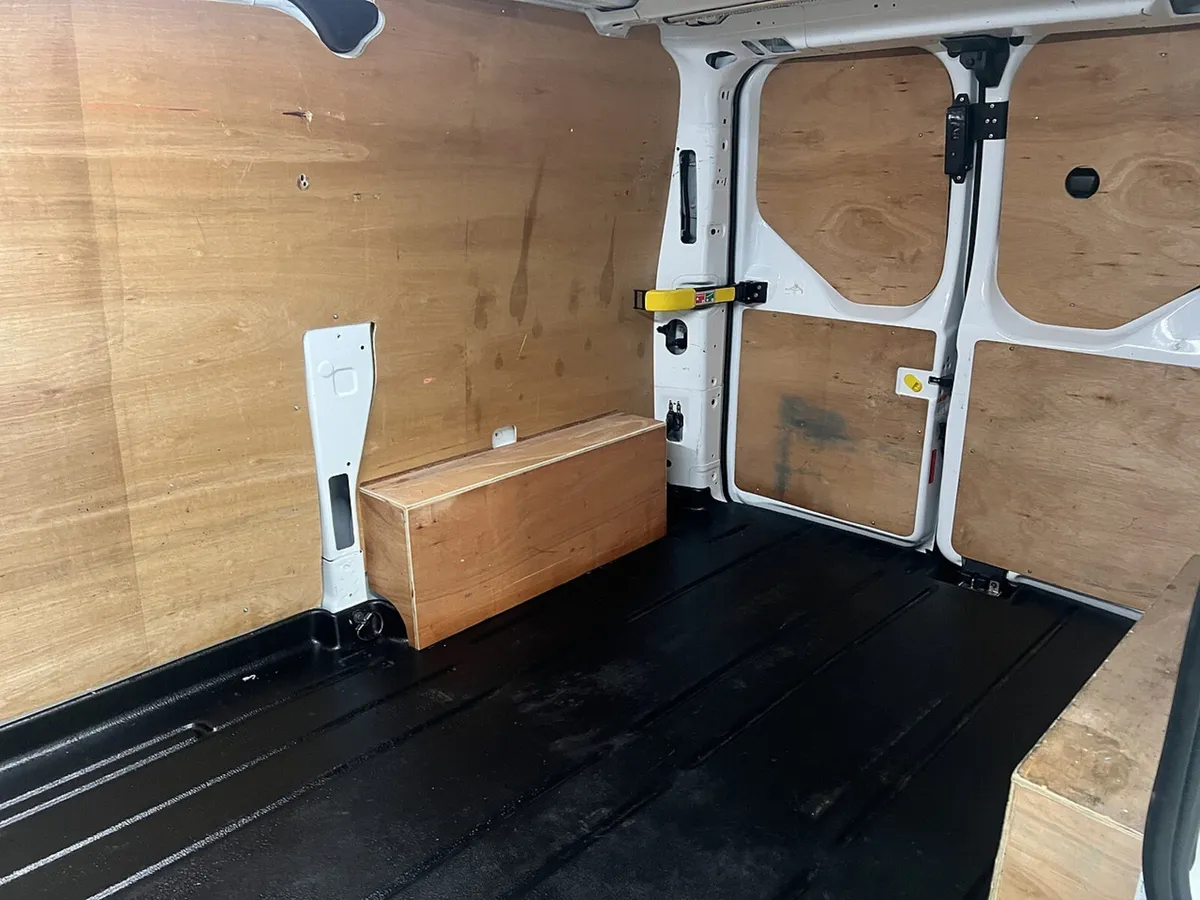 2023 Ford Transit Custom Panel Van - Image 3