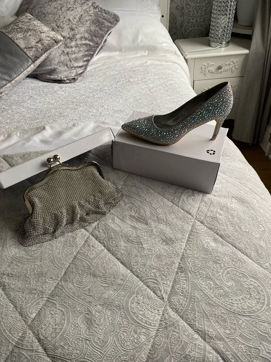 Handbags with matching shoes - Image 1