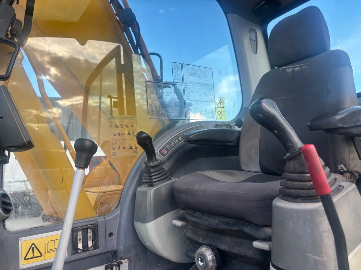Jcb 130 year is 2005 no vat - Image 4