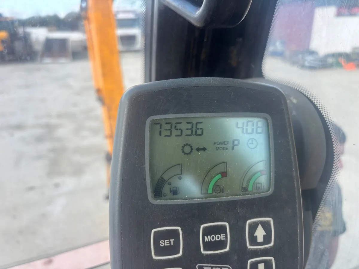 Jcb 130 year is 2005 no vat - Image 3