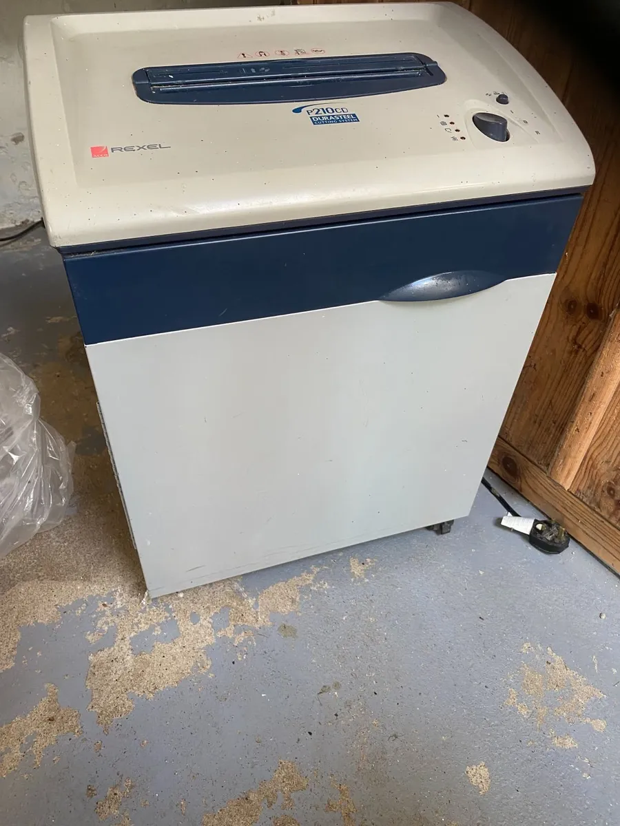 Paper and CD Shredder - Image 2