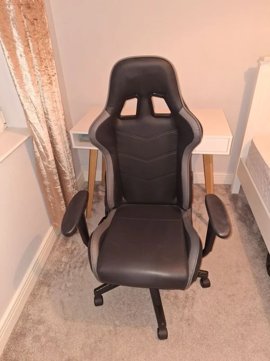 gaming chair - Image 1