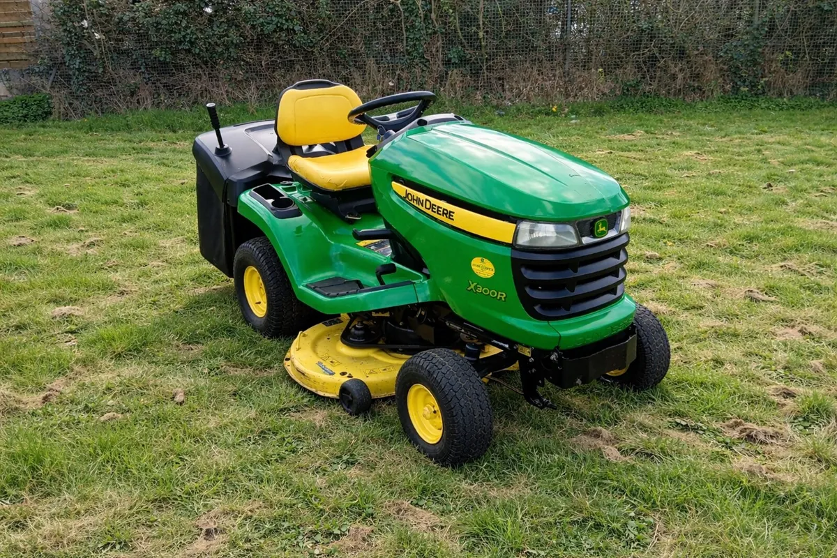 John deere lawnmower - Image 1