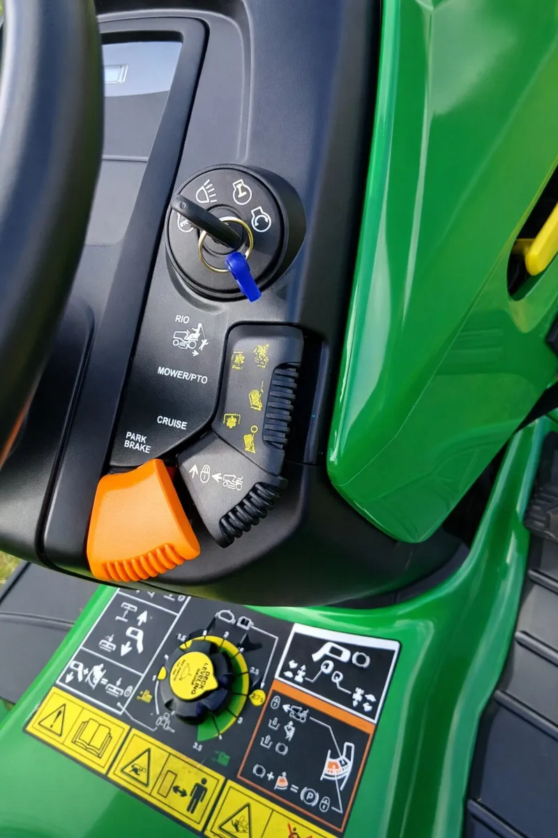 John deere lawnmower - Image 4