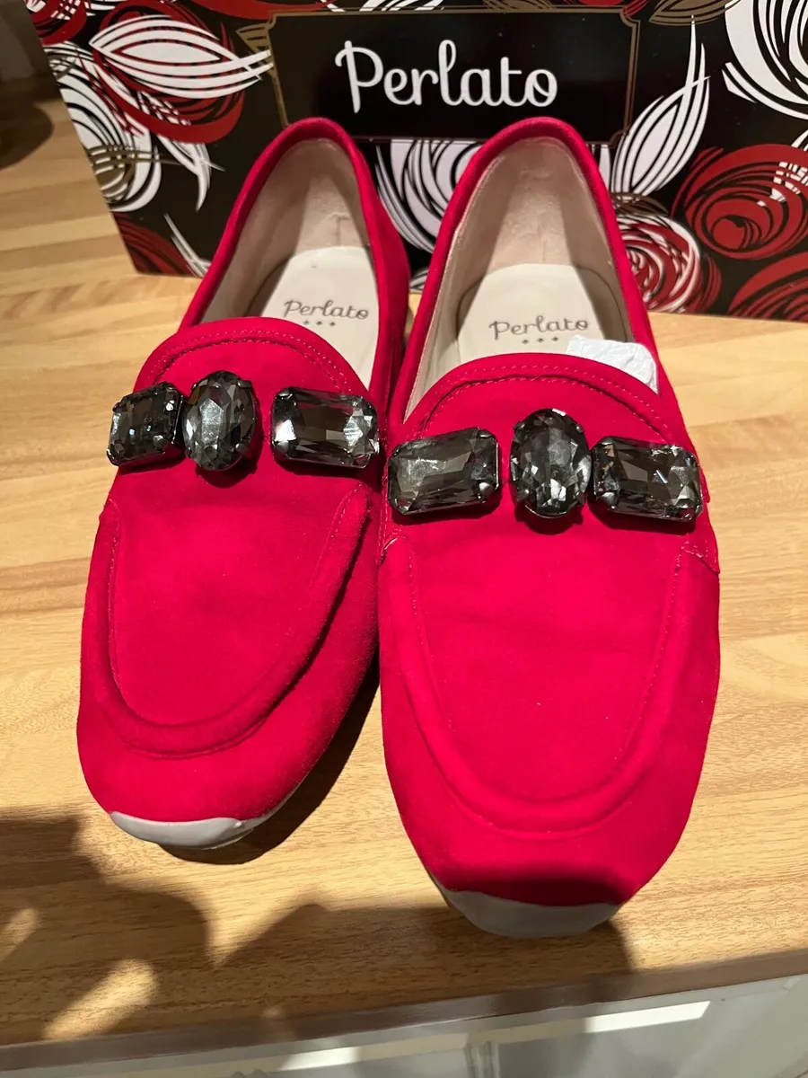 Ladies Shoes - Image 1