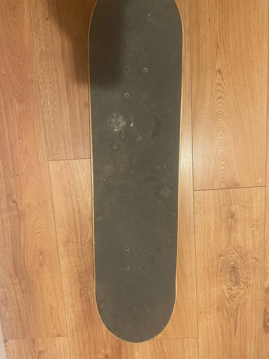Skateboard - Image 2
