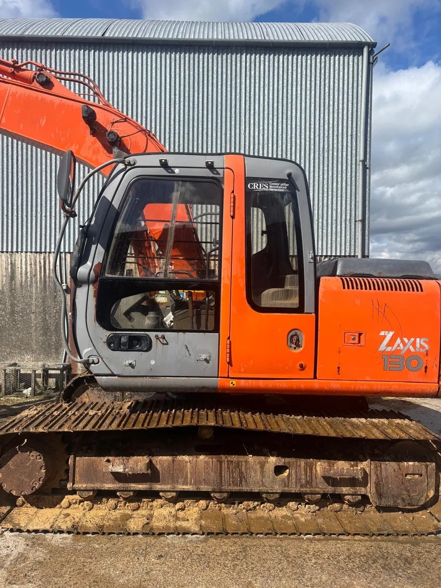 13 tonne Hitachi digger - Image 2