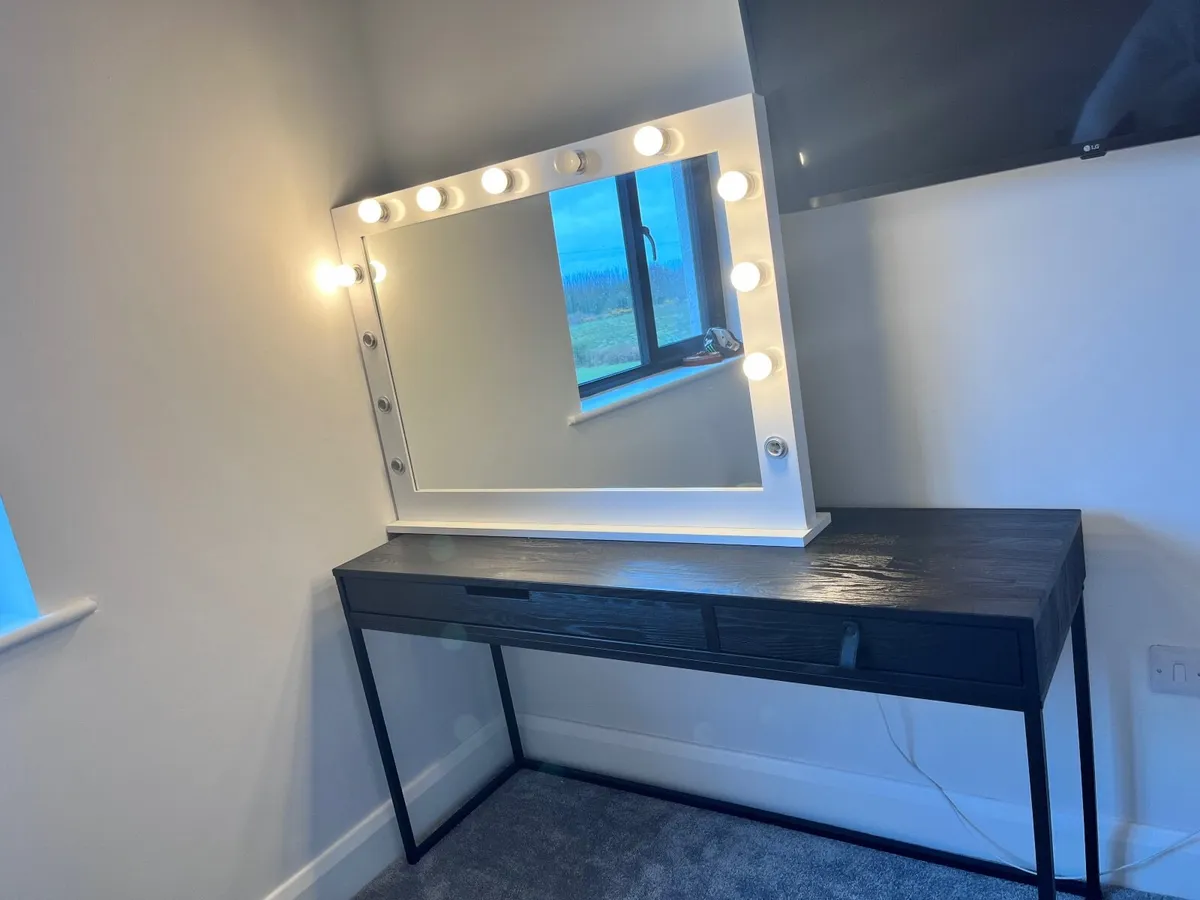 Light up Mirror and desk - Image 4