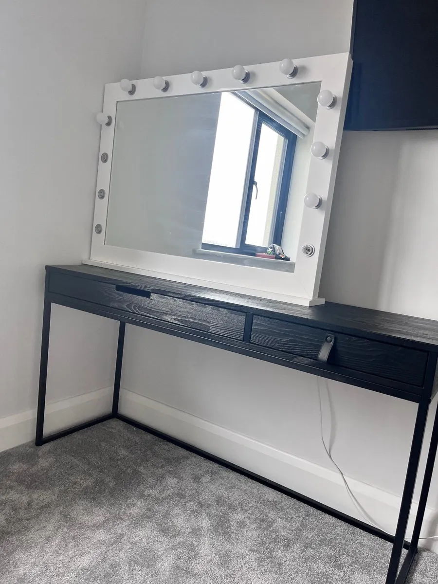 Light up Mirror and desk - Image 2