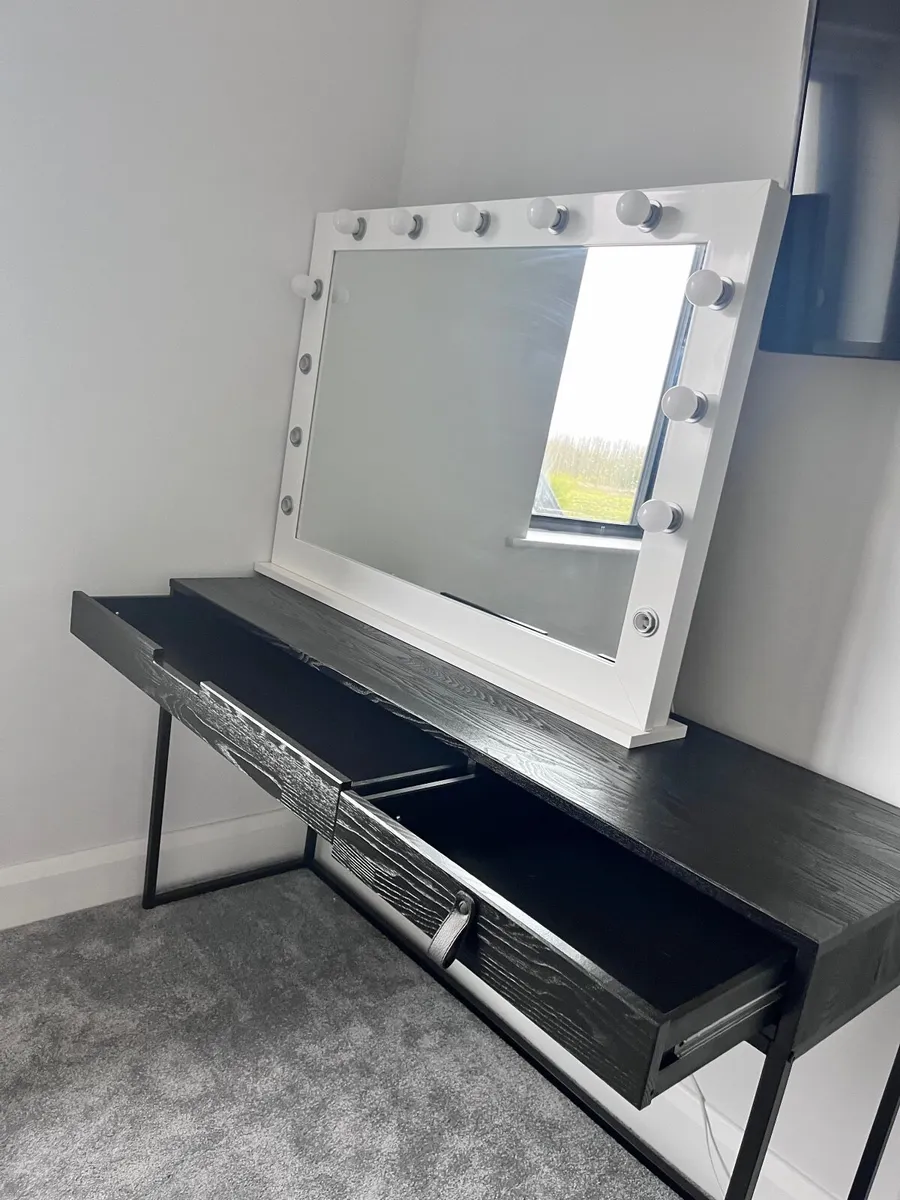 Light up Mirror and desk - Image 1