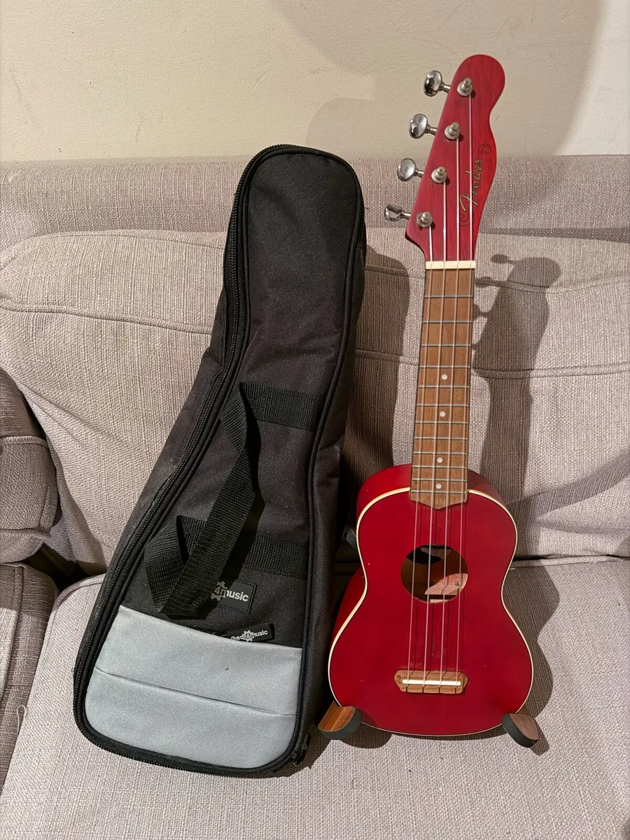 Fender Soprano Ukulele + Bag + Stand - Image 2