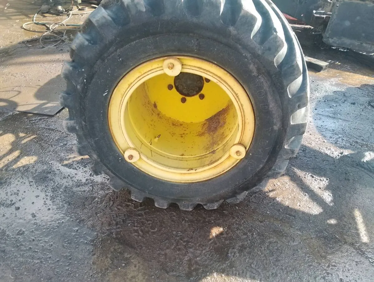 42x25.00-20 6 stud unimog or tanker wheels - Image 4