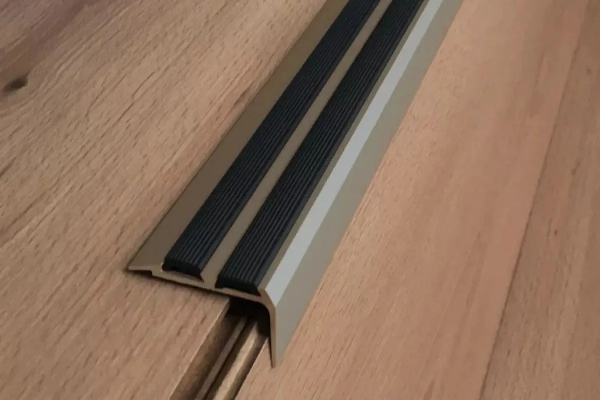 Stair Nosing With Rubber Insert Anodised Aluminium 35mm X 19.5mm X 1000mm - Image 1