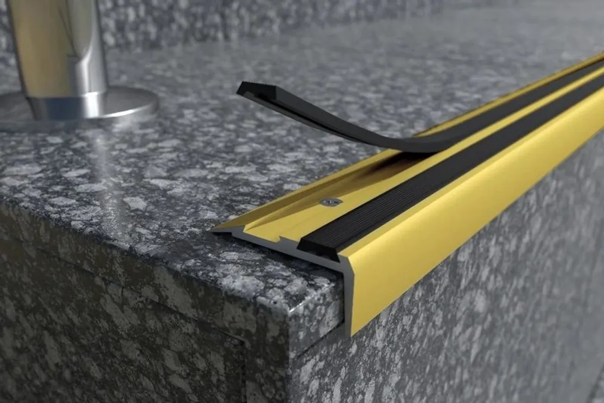 Stair Nosing With Rubber Insert Anodised Aluminium 35mm X 19.5mm X 1000mm - Image 4