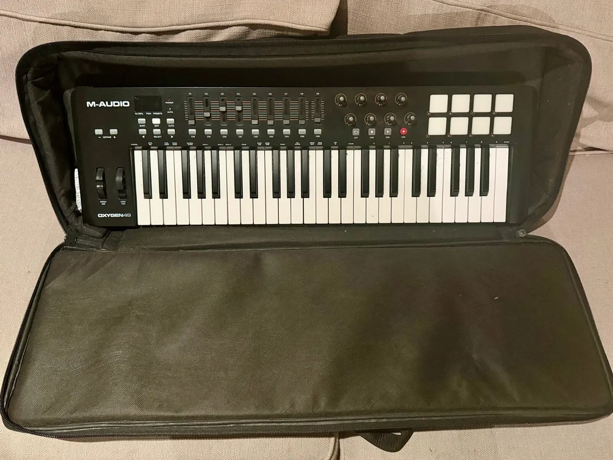 M-Audio Oxygen 49 IV - USB MIDI Keyboard + Bag - Image 2