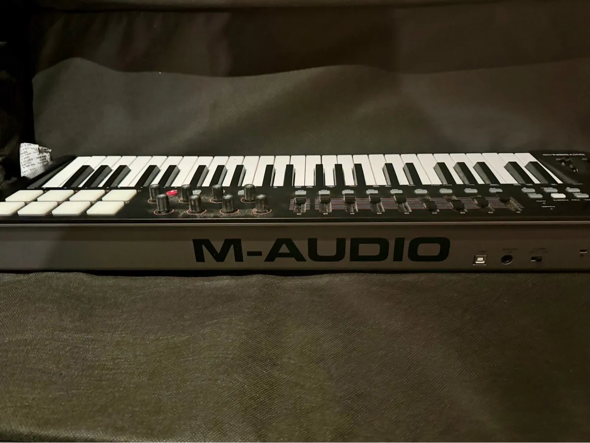 M-Audio Oxygen 49 IV - USB MIDI Keyboard + Bag - Image 3