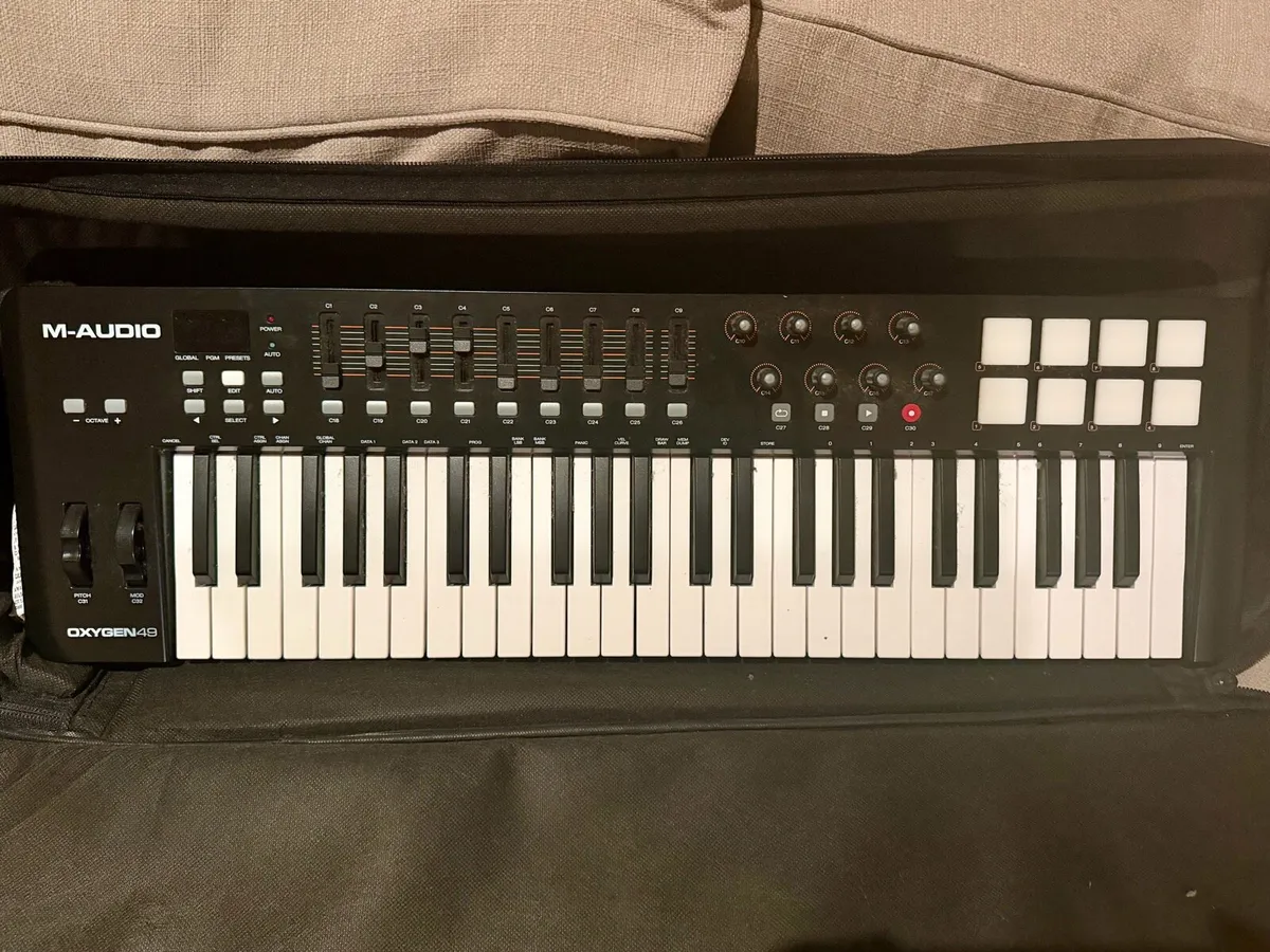 M-Audio Oxygen 49 IV - USB MIDI Keyboard + Bag - Image 1