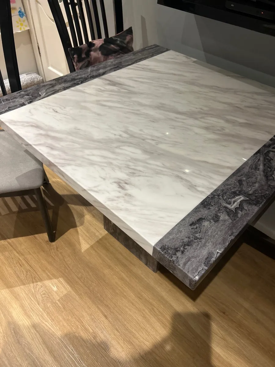 Marble kitchen table and 4 chairs - Image 3