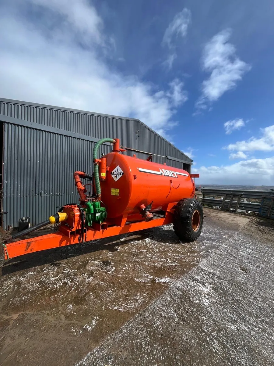 Abbey 1300 slurry tanker with rain gun - Image 1