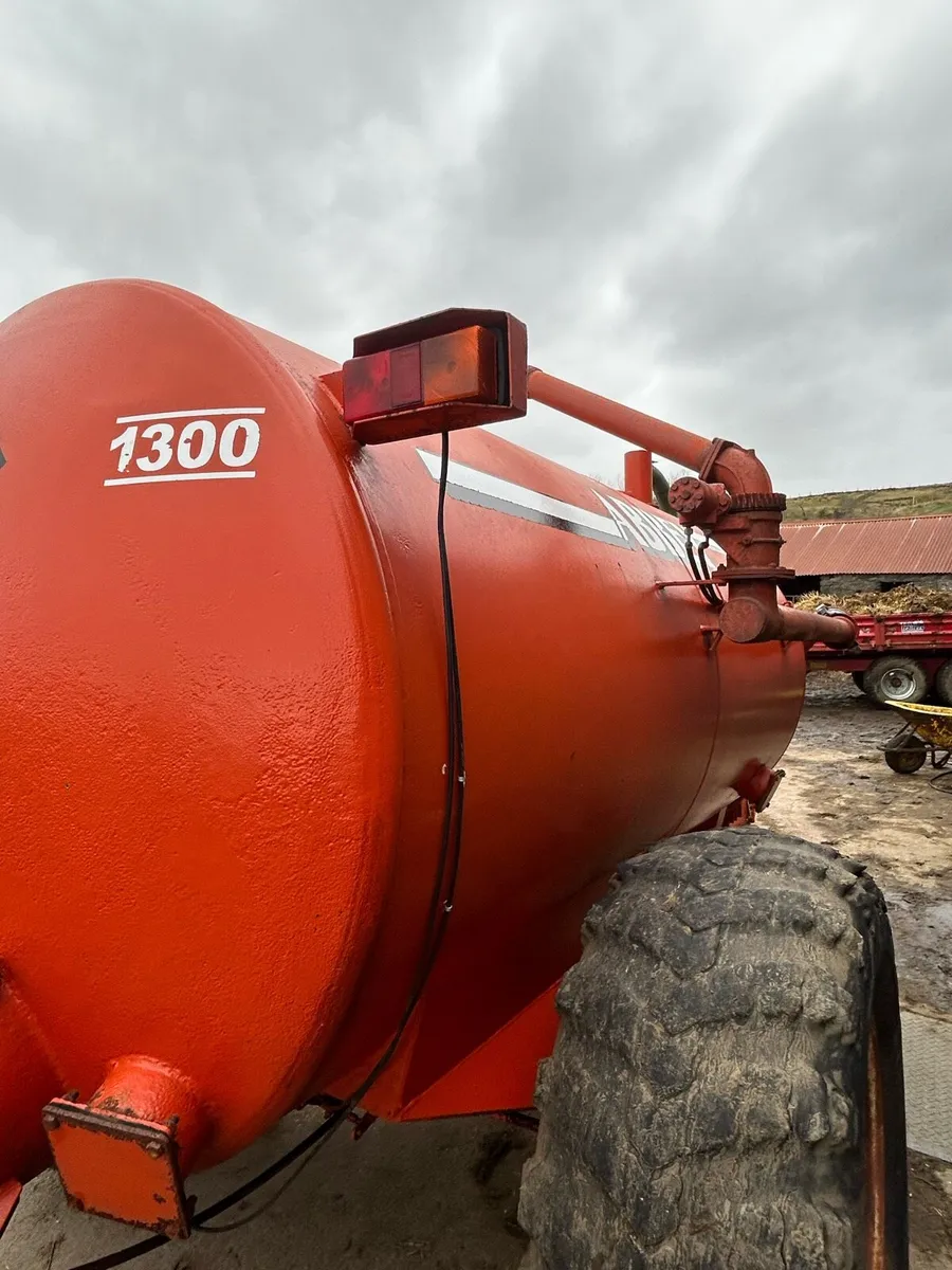 Abbey 1300 slurry tanker with rain gun - Image 2