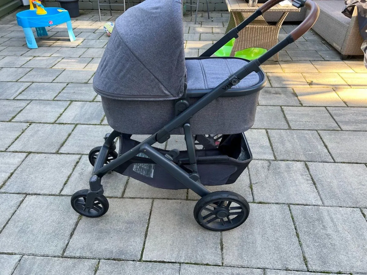 UppaBaby Vista V2 Greyson + Cybex Cloud-T car seat - Image 1