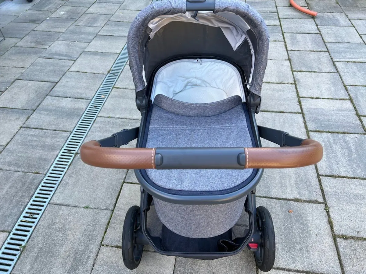 UppaBaby Vista V2 Greyson + Cybex Cloud-T car seat - Image 4