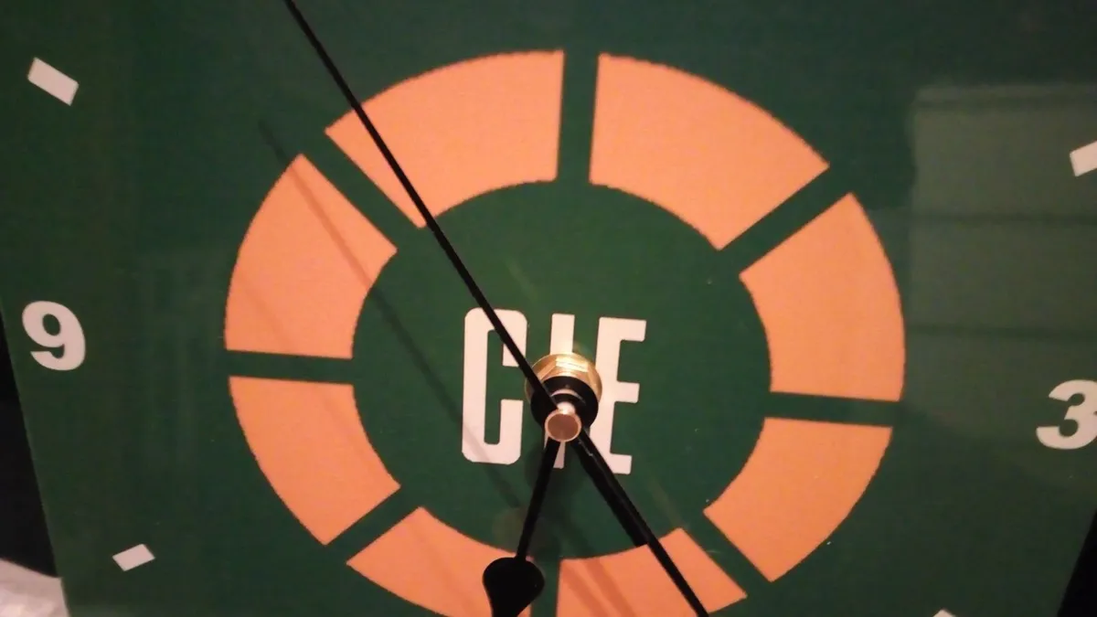 CIE Heuston station novelty wall clock, - Image 3