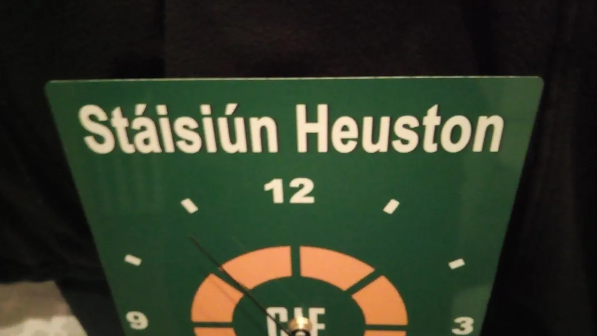 CIE Heuston station novelty wall clock, - Image 2