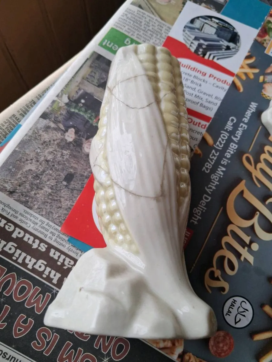 Vintage Belleek vases - Image 2