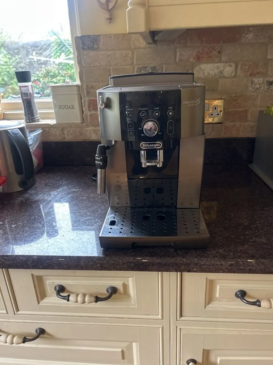Delonghi Coffee machine - Image 2