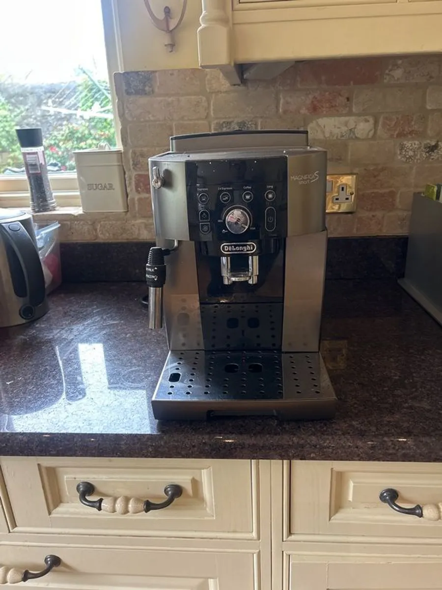 Delonghi Coffee machine - Image 3