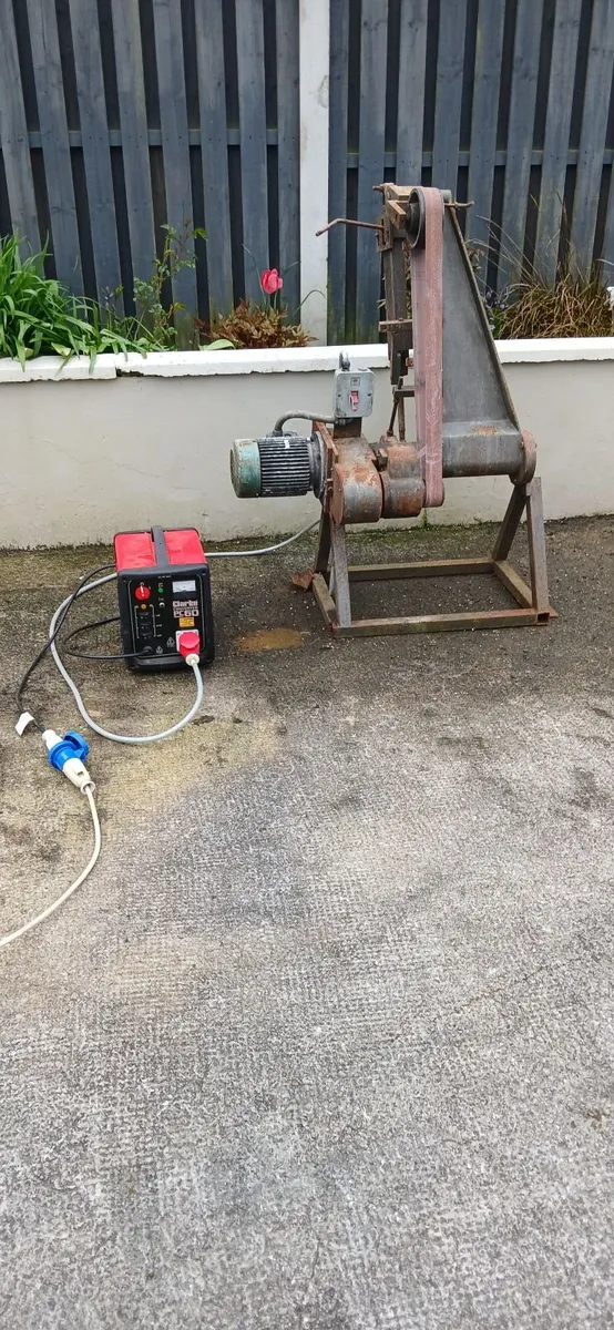 Sander/Linisher including a three phase converter