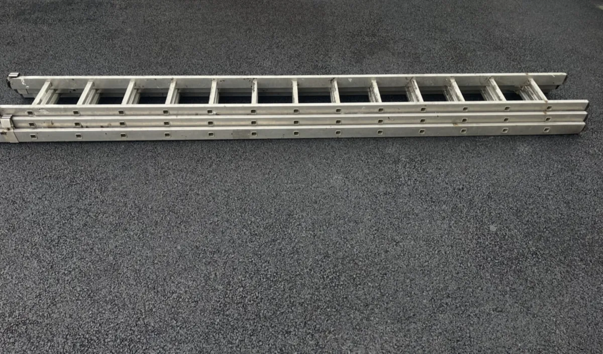 Triple ladder - Image 2