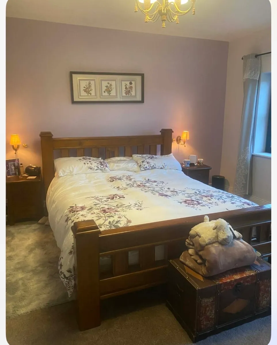 Bedroom furniture set - Image 1