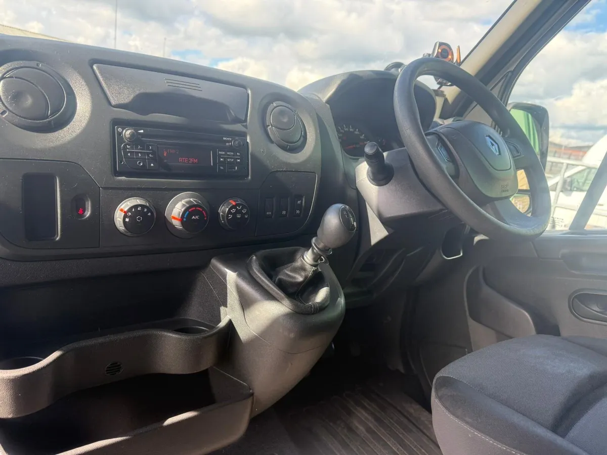 Renault Master - Image 4