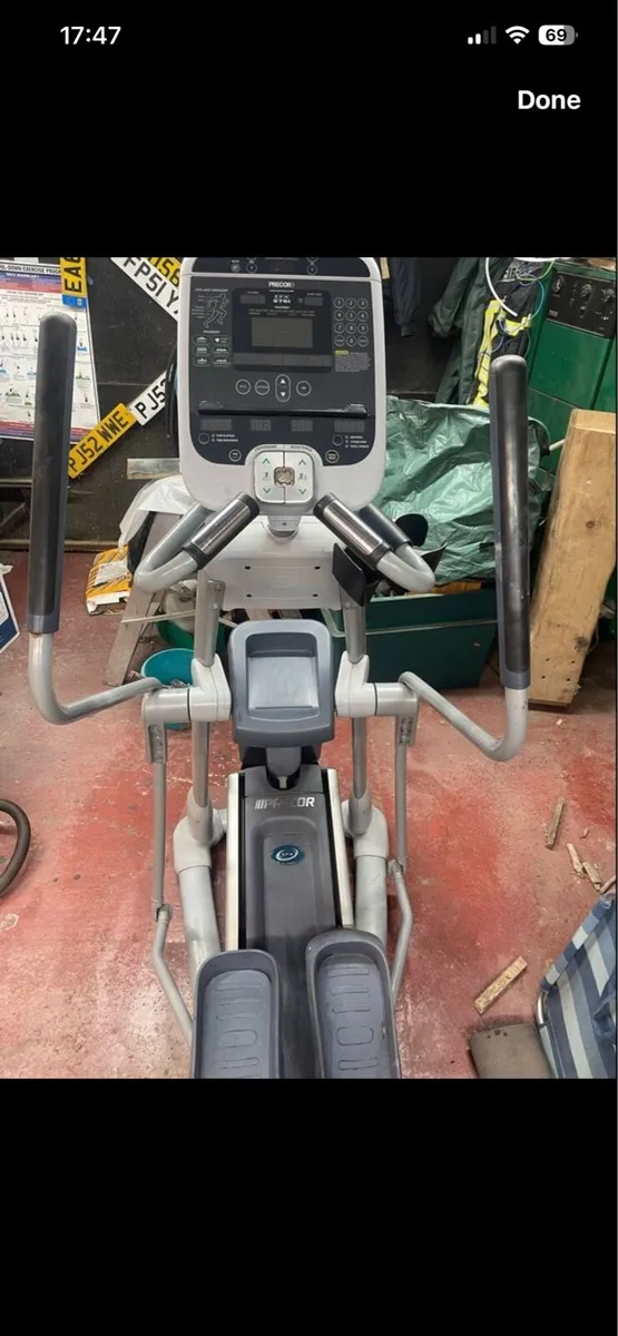 Cross trainer - Image 1